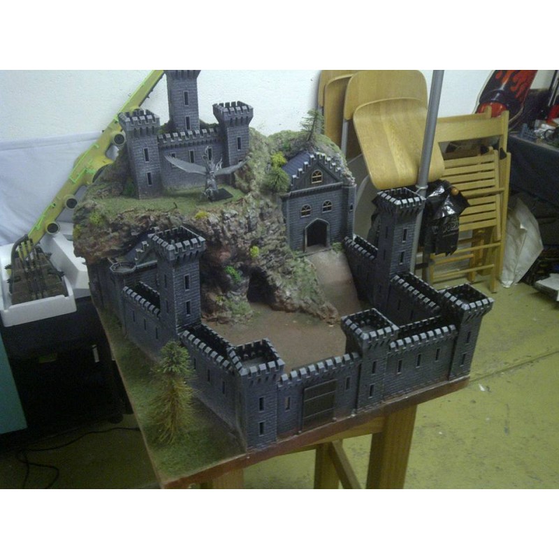 Table jeu /diorama château médiéval ( warhammer 28mm)